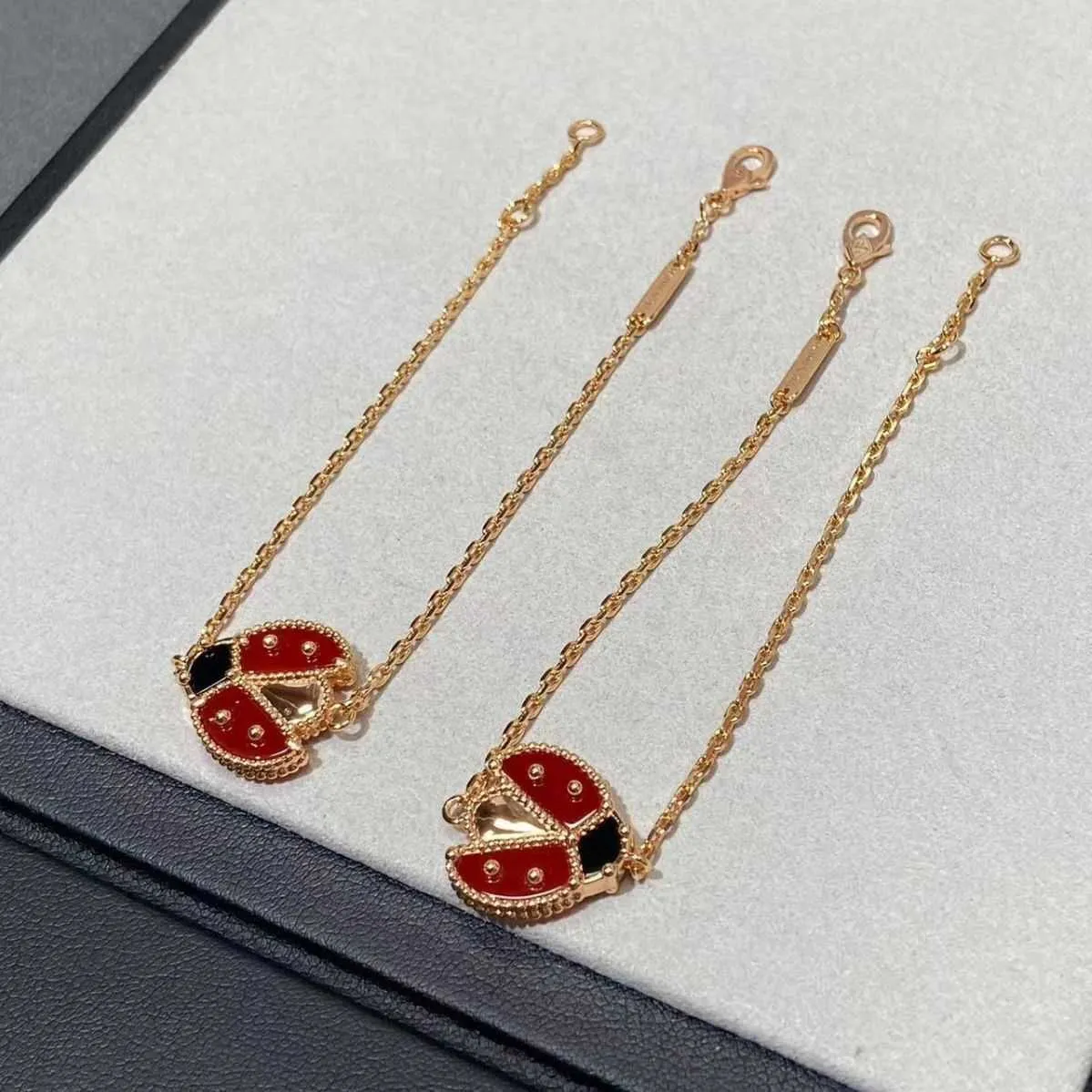 Versão alta Vancefe 925 Pulseira de joaninha de prata esterlina banhada com artesanato de 18k Gold Gold Gold Seven Star Ladybug