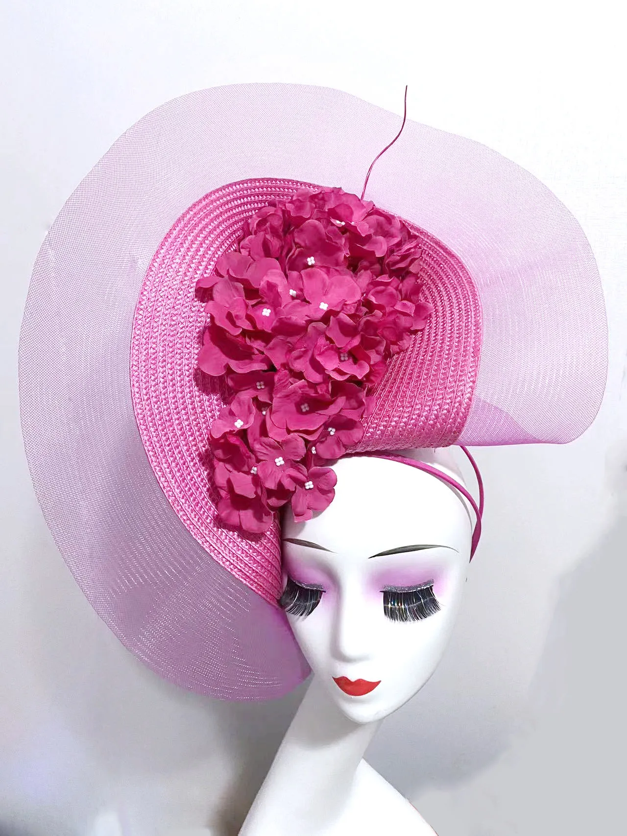 Bellissimo cappello da affascinante donne Eleganti matrimoni PILBOX CAP CON FLOORE LUSSO DERBY HAT FEMME MARIAGE CAPEAU