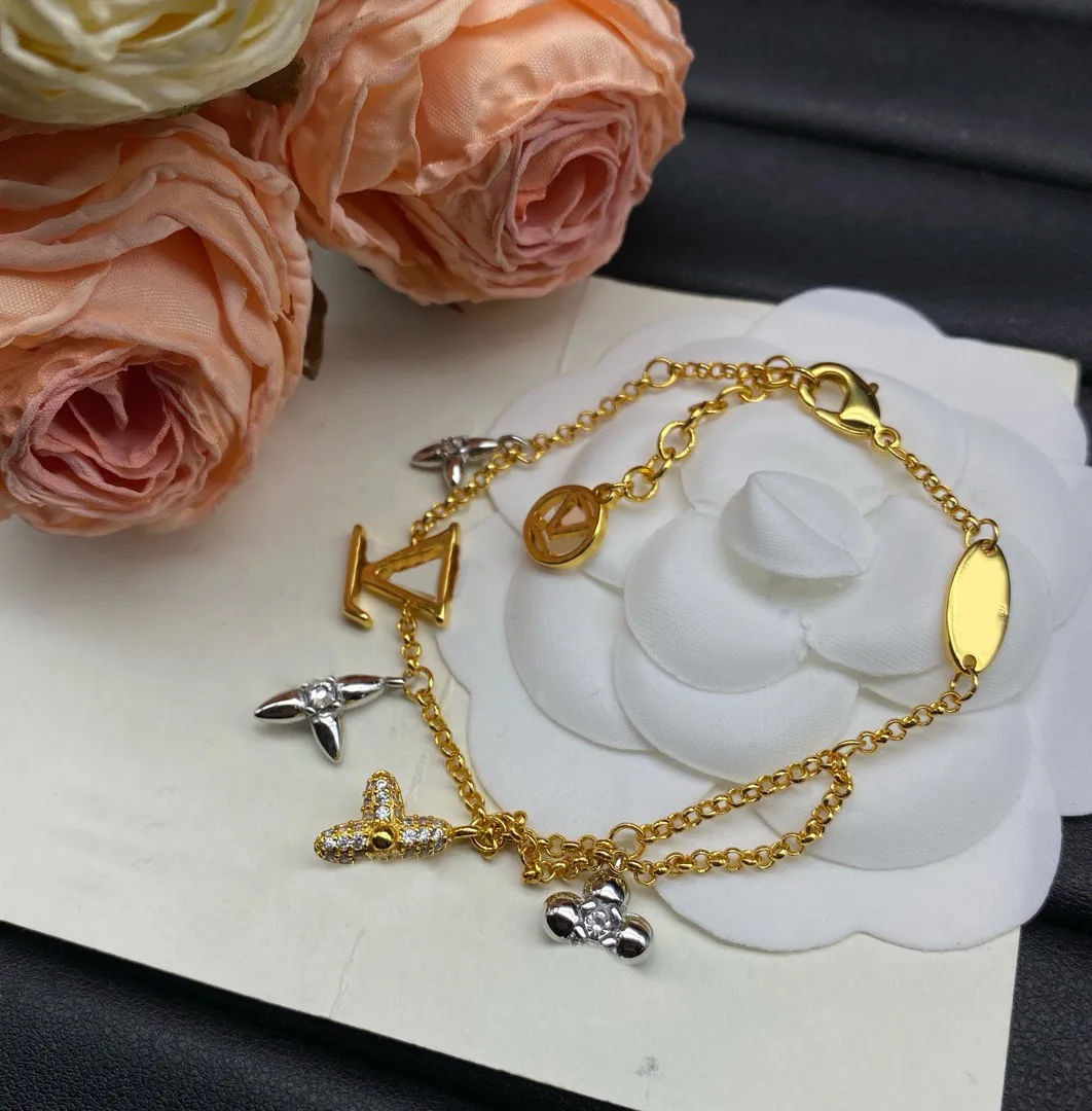 Luxe ontwerper 18k gouden klaver armband hoogwaardige mode roestvrij staal Garden zilveren bloem armband vrouwen bloemen alfabet klassieke elementen verjaardagscadeau