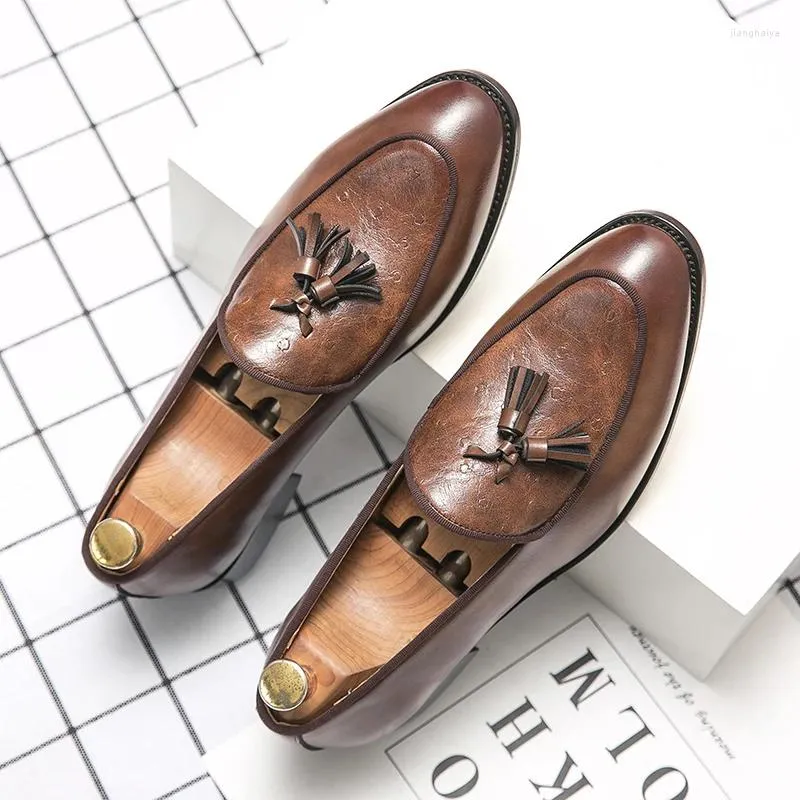 Casual Buty Męskie skórzane mokasyny Wygodne mężczyźni UBieraj się Moccasins Gentleman Elegantes Tassel Oxford