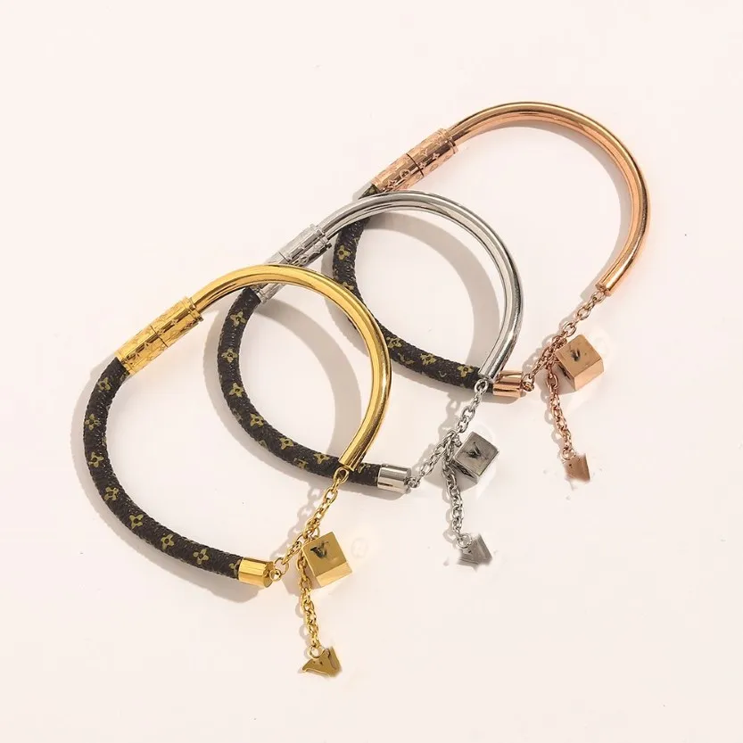 Bracelets de style de mode Europe Femmes Bangle de luxe Designer bijoux fausse cuir 18k Gold plaqué en acier inoxydable Amateurs de mariage GI231G
