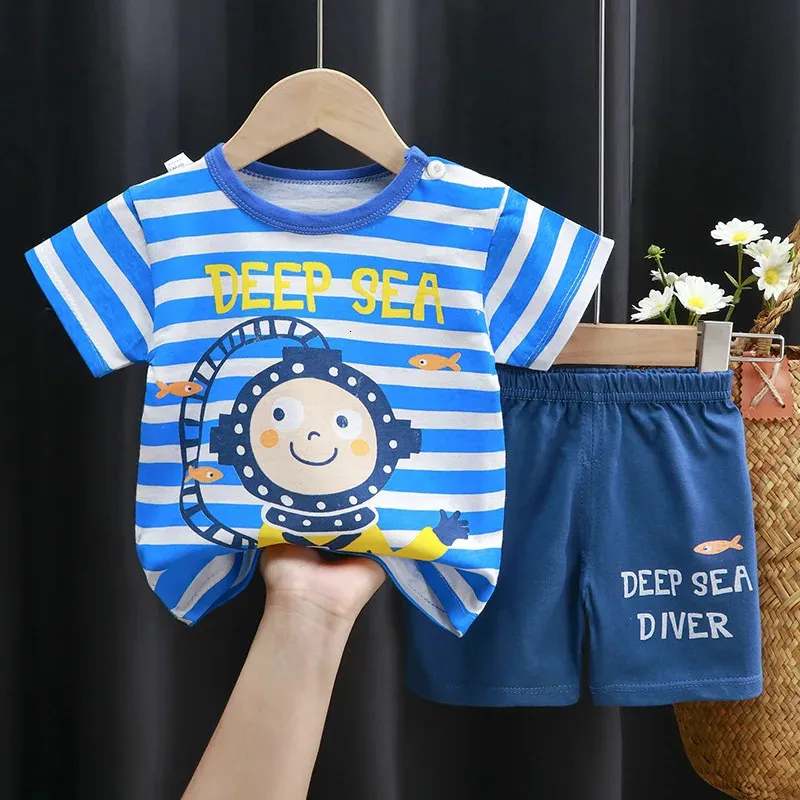 Sommer Kids Casual Pyjamas süßer Cartoon -Print Kurzarm Tshirt Tops mit Shorts Kleinkind Baby Jungen Mädchen Kleidungsstücke 240410