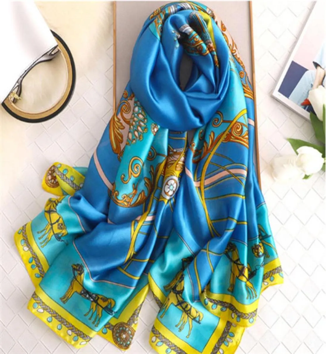 Ny vintage Silk -halsdukar Kvinnor Matchar alla Silk Summer Sun Beach Handduk överdimensionerad luftkonditionering Shawl7361989