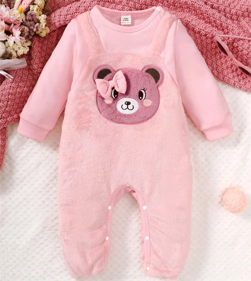 Baby Girl Romper Autumn Winter Daily Bodysuit Pink Bear Print långärmad härlig jumpsuitkläder för småbarnsflicka 3-24 månader 240409