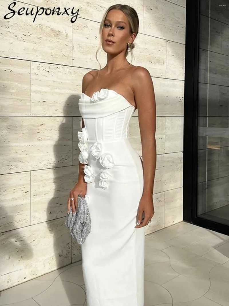 Lässige Kleider hochwertiger Frauen weiße sexy trägerlose rückenfreie 3D Blumenband Maxi Kleid 2024 Elegante Promi -Party Vestidos