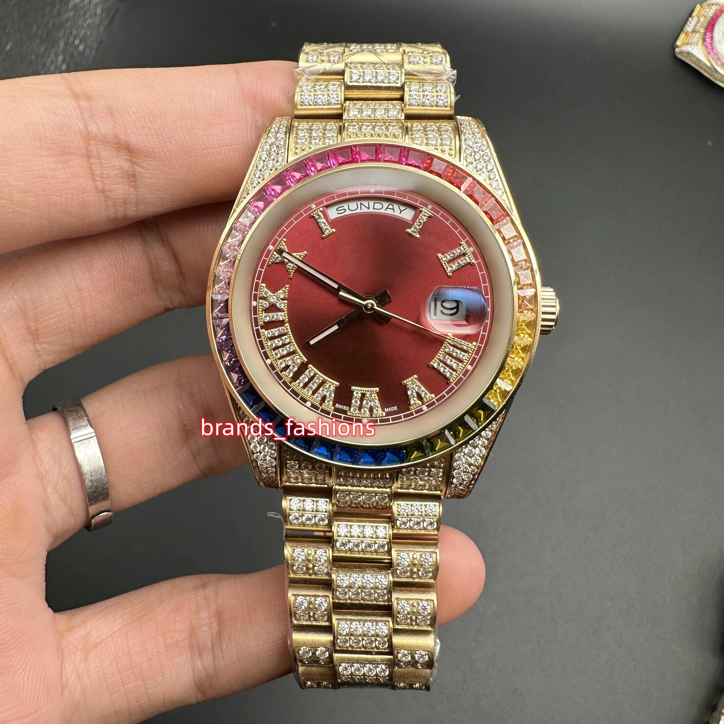 De nieuwste heren Iced Out Diamond Watch Rainbow Diamond Bezel Full-Diamond Popular Shiny Watch Gold roestvrijstalen Case Automatic Movemeng 40mm