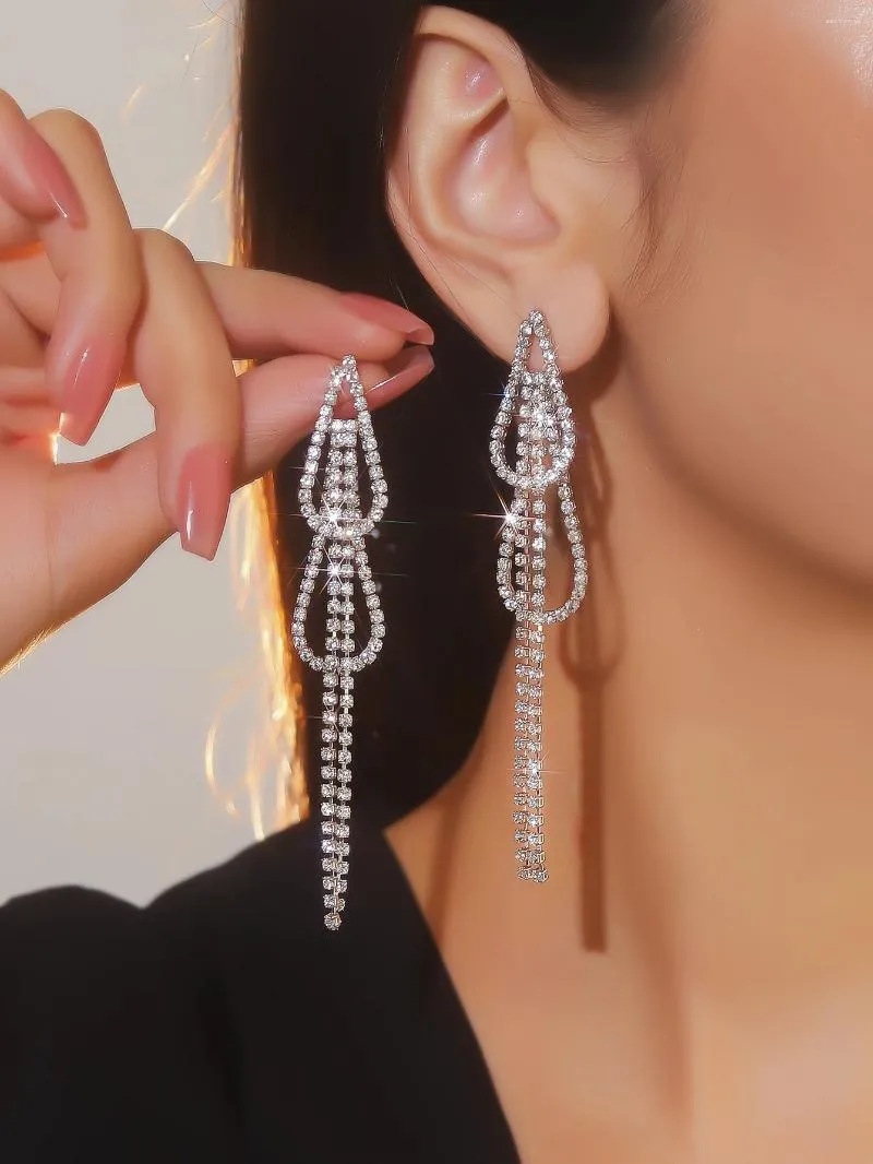 Boucles d'oreilles en peluche prime du sens de luxe léger en forme de drop sabet femelle femelle tempérament doux tempérament