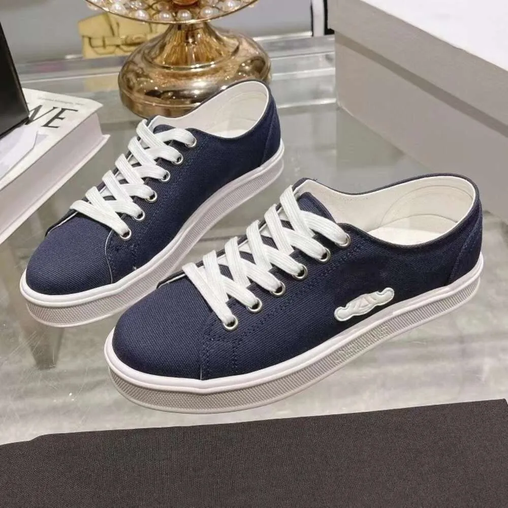 2024 Kaiyue Gate New Canvas with Front Lace Up Fashion, Casual, Slim and Comfortable Women's Small White Shoes, Sports Shoes