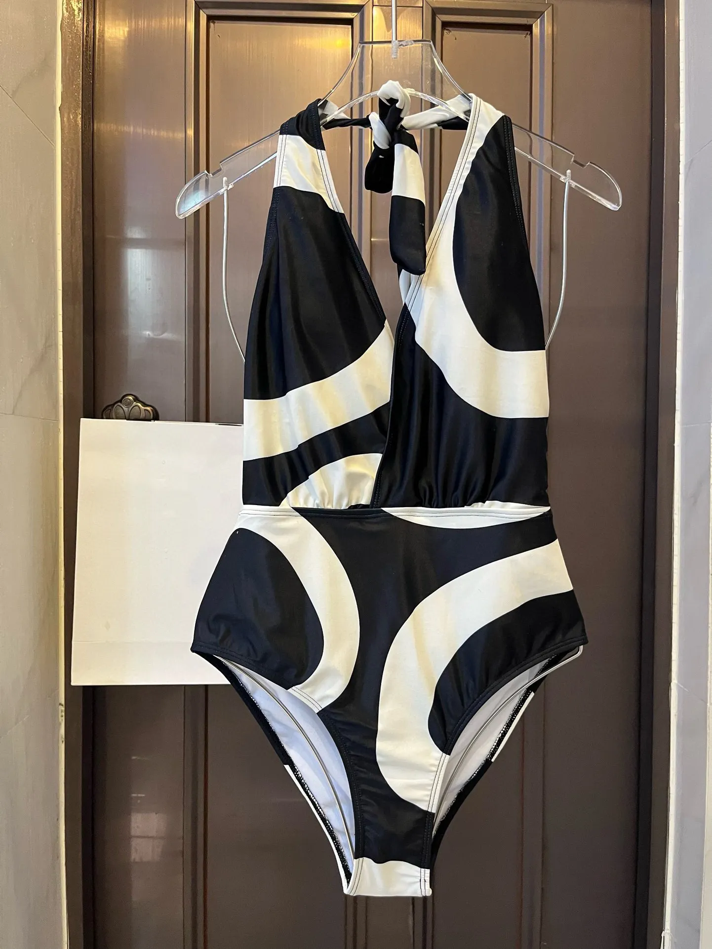 Designer One Piece Halter Swim Set Black and White Printing Summer Beach Klädmärke