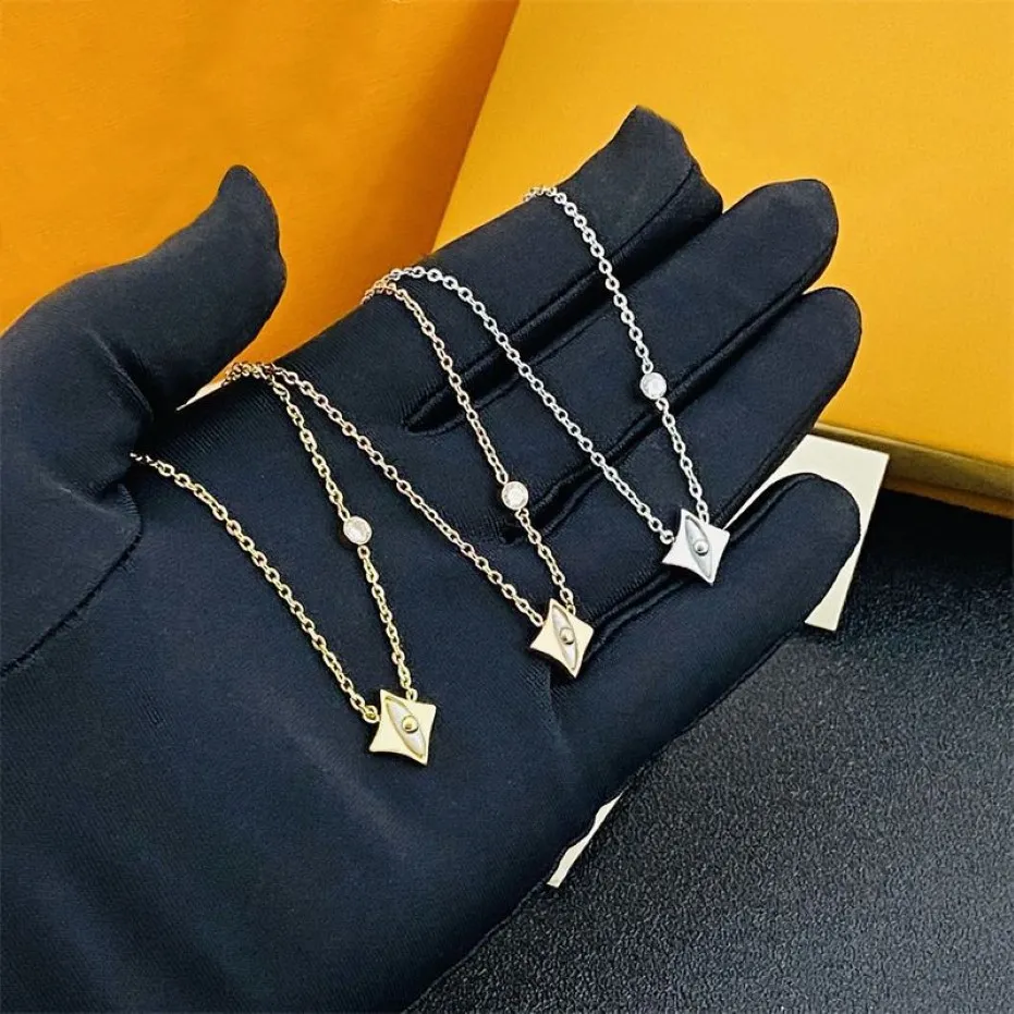 Nuevo diseño de diseño Collar colgante para mujeres Anillo de flores de acero inoxidable Collares cuadrados redondos Joyería de diseñador329y