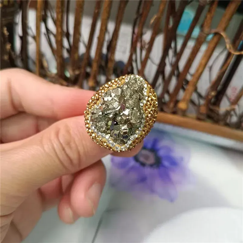 Rings Fashion europeo e americano Pyrite Raw Stone Stone's Ring Personality Elegant Simple Lady Banquet Party Exquisite Gioielli