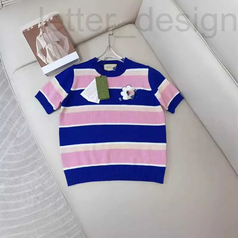 Kvinnors stickor Tees Designer 2024 Spring/Summer New Sweet Girl Aging Contrast Stripe Flower Embroidery Sticked Short Hides HTGR