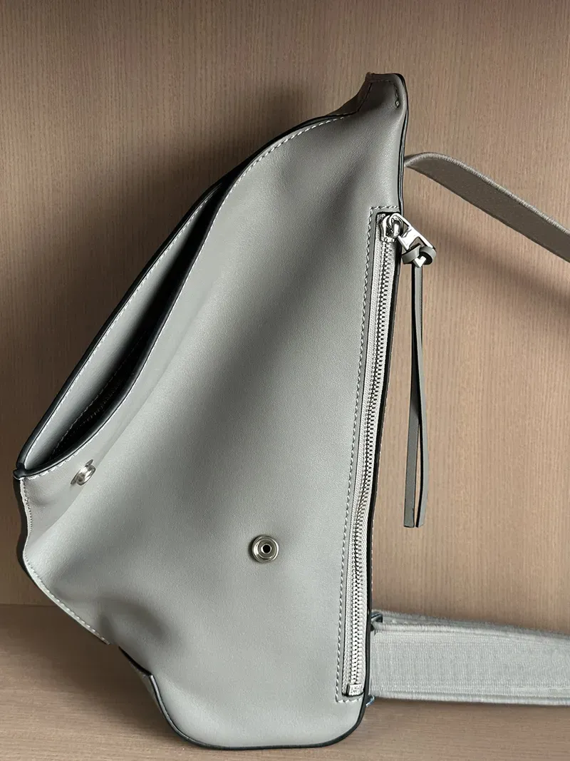 DHgate.com:Luxury Mens Crossbody Bag in Black or Brown