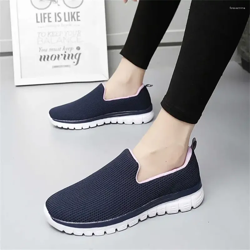 Scarpe casual senza spalline primavera 2024 appartamenti dimensioni 33 sneaker nere da donna piccola per donne sport snaeaker tensky tendenze