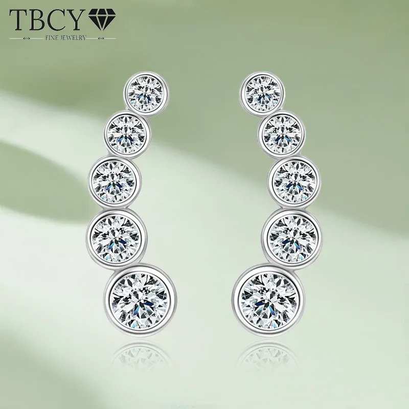 Boucles d'oreilles tbcyd d couleur Moisanite Smile Courbe Boucles d'oreilles pour les femmes S925 Silver Row Round Diamond Diamant Earts Party Bijoux