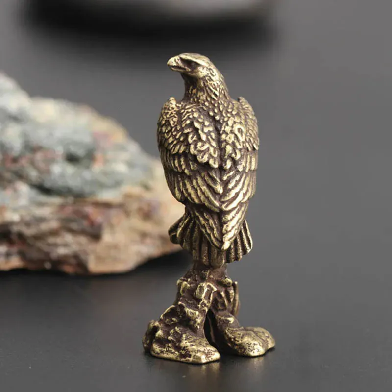 Handmade Eagle Ornament Vintage Copper Bird Figurine Sculpture Crafts Home Office Desk Animal Decoration 240418