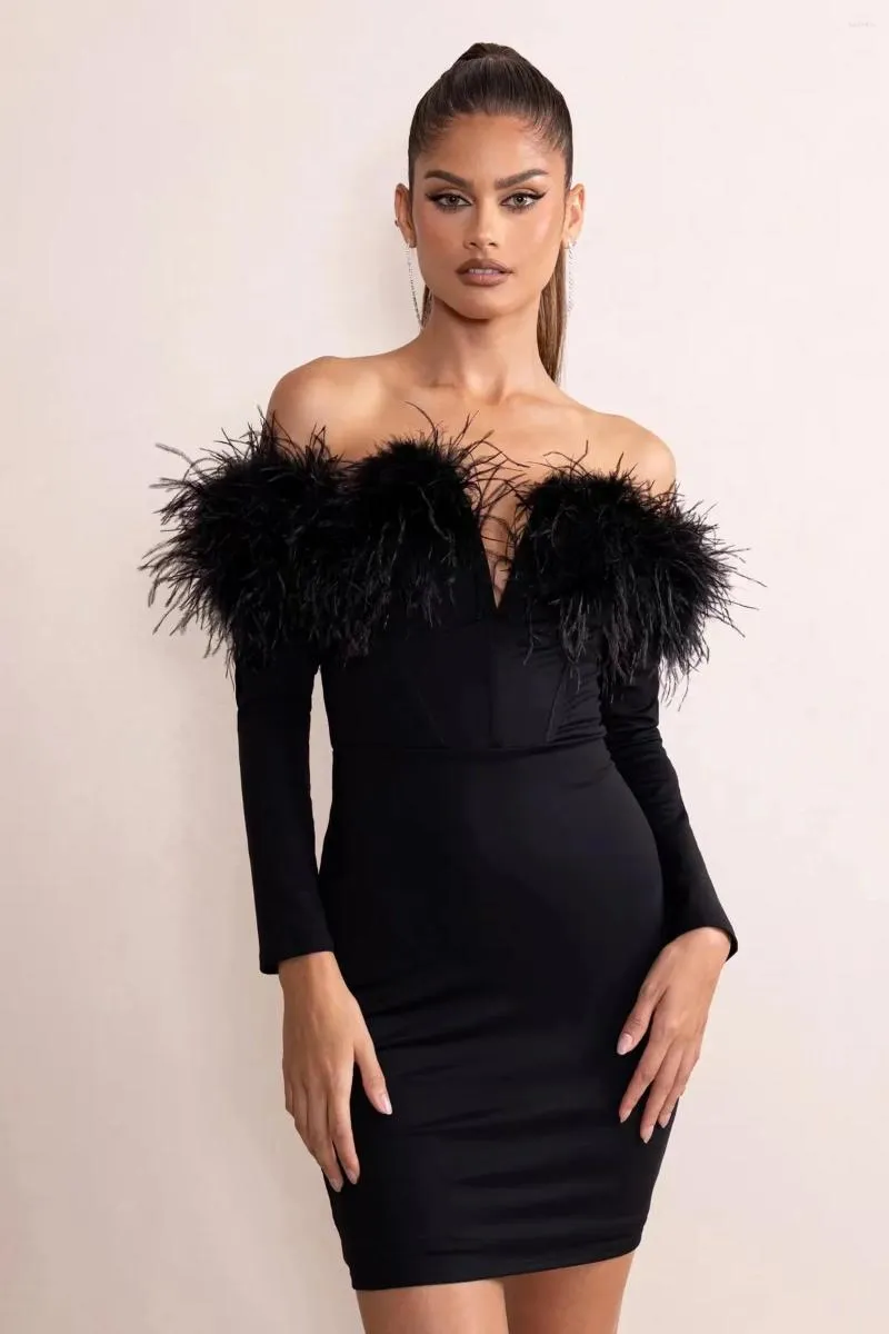 Robes décontractées mode sexy plume slash cou longue manche noire couleur mini robe femme anniversaire fête dame dame vestido
