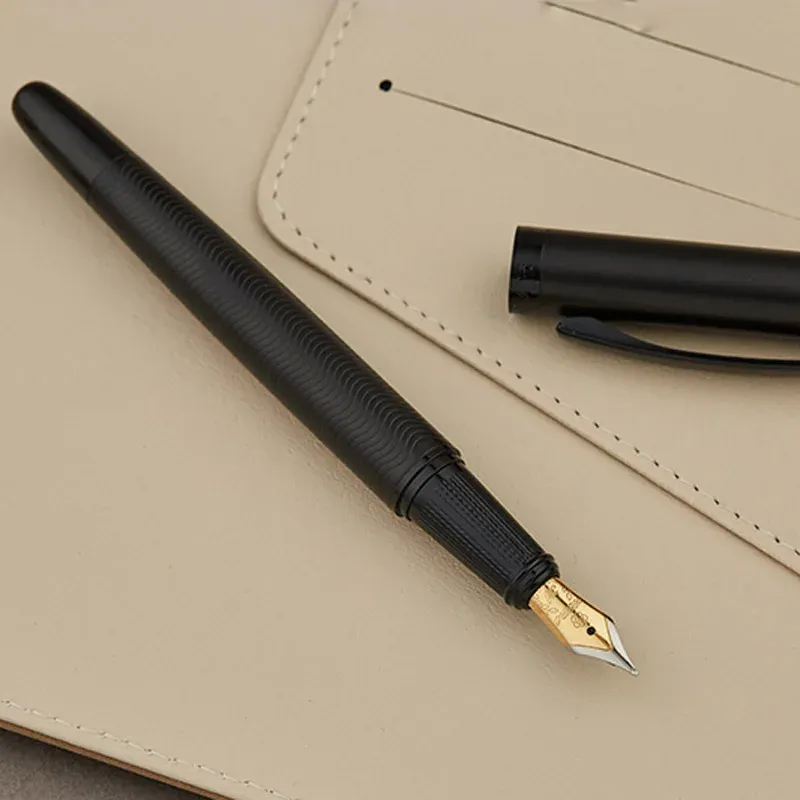 Stylos de haute qualité Hero Box set pistolet Black Fountain Pen Elegante Signature mignon à encre papier papeterie d'étudiant