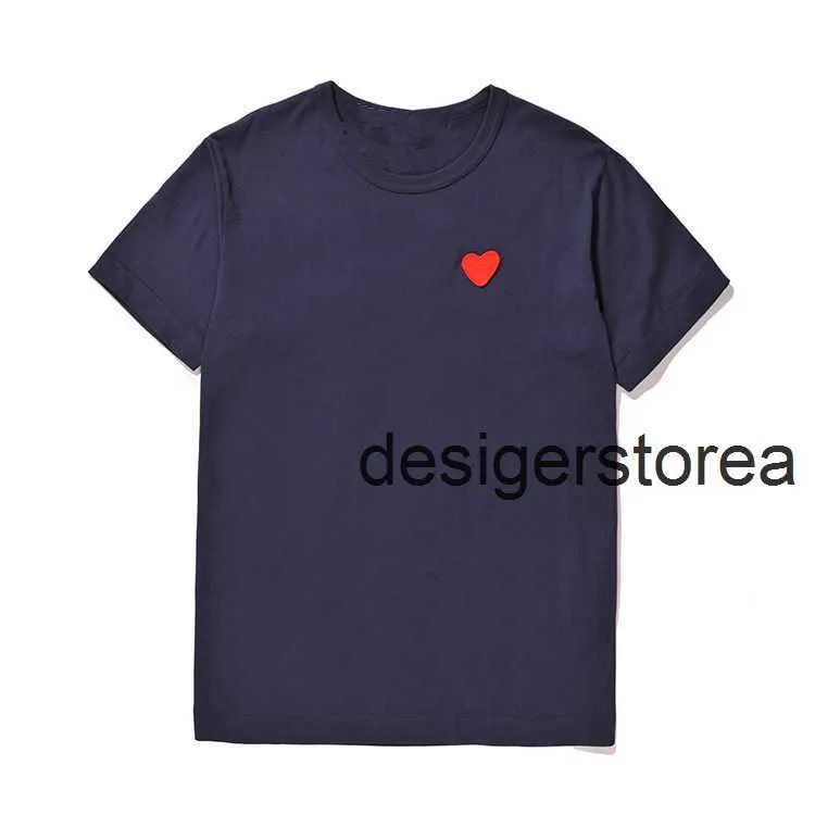 Играть в мужские дизайнерские дизайнерские коммуникации Des Mardy Red Commes Heart Womens Pellover S Badge des Количество хлопкового хлопчата C des Garcons рубашка 7376