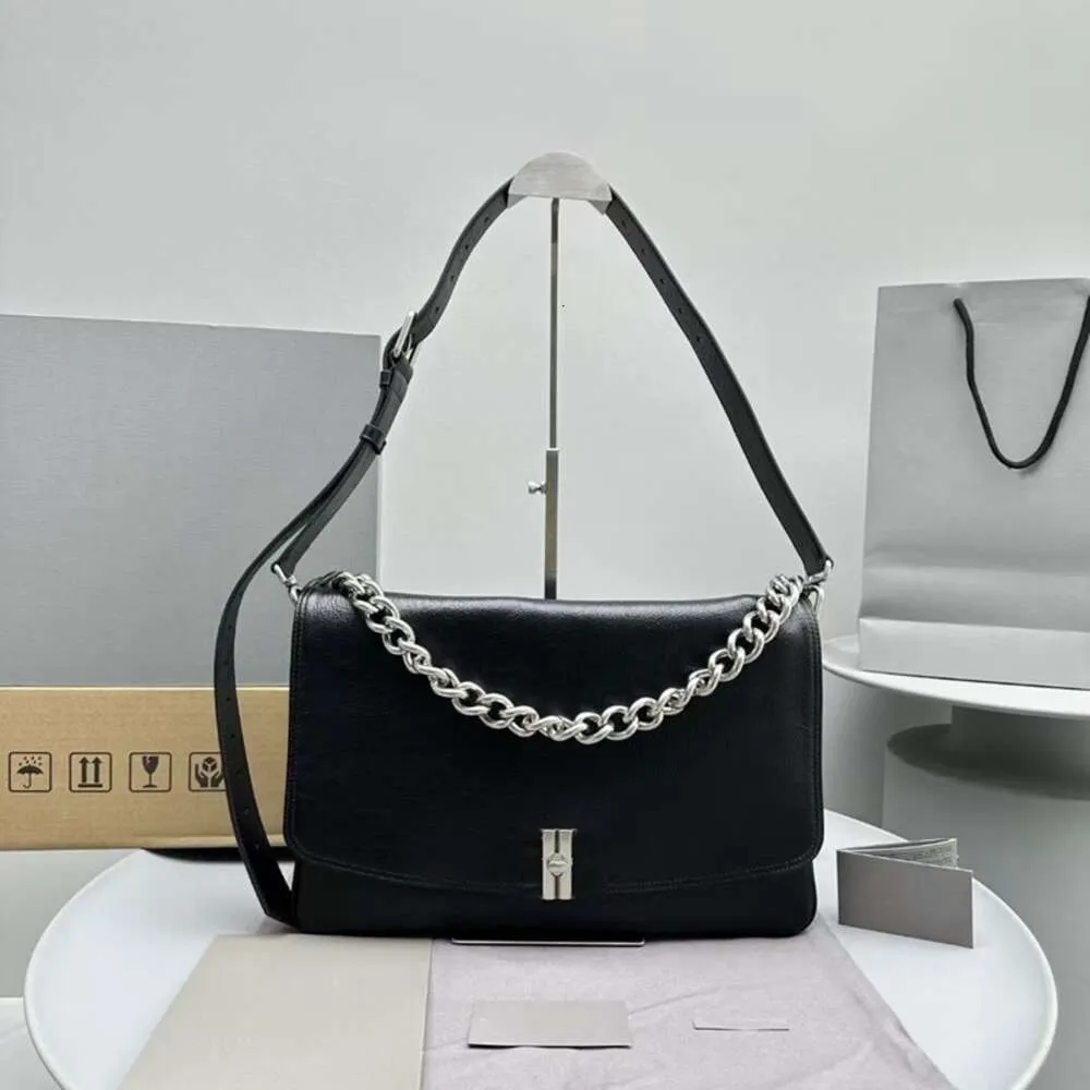 Sacs de créateurs BA2024 sacs à main neufs à l'huile de cire de cire de peau BB Sac doux Texture Flip Silver Chain Crossbody Sacs Sacs de sous-bras Unisexe Fashion