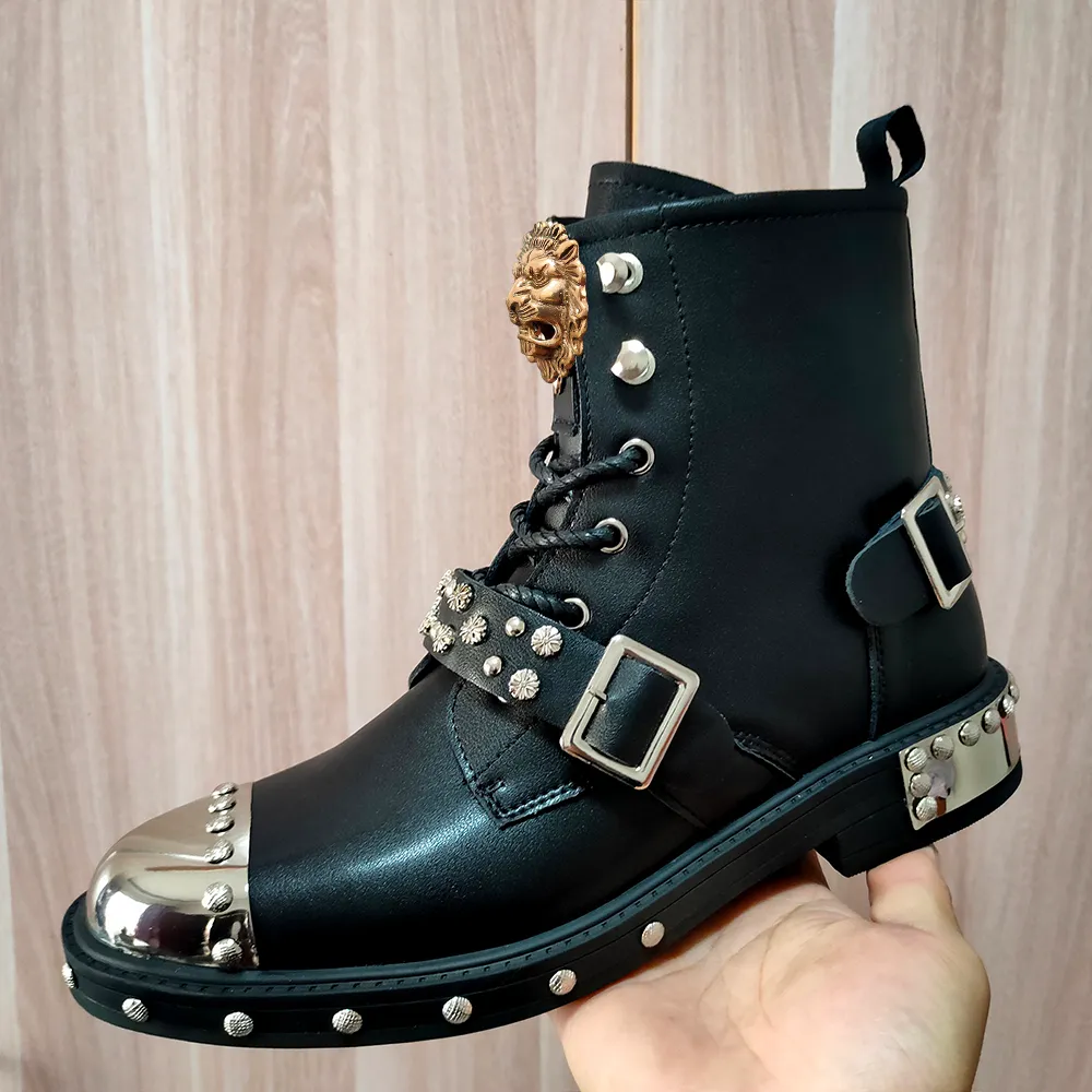 Herrskor Autumn Winter Martin Snow Boots Punk Style Läder Motorcykelstövlar Herrskor Korta metallbockade högkvalitativa stövlar