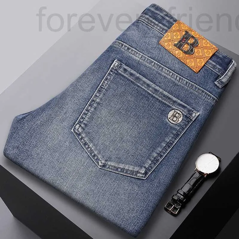 Jeans masculino Designer 2024 Marca de ponta primavera/verão Novo lazer Slim Fit Fit Fit Fit Fit Foot Bordado Elástico Bordado Estilo Thin 44S3