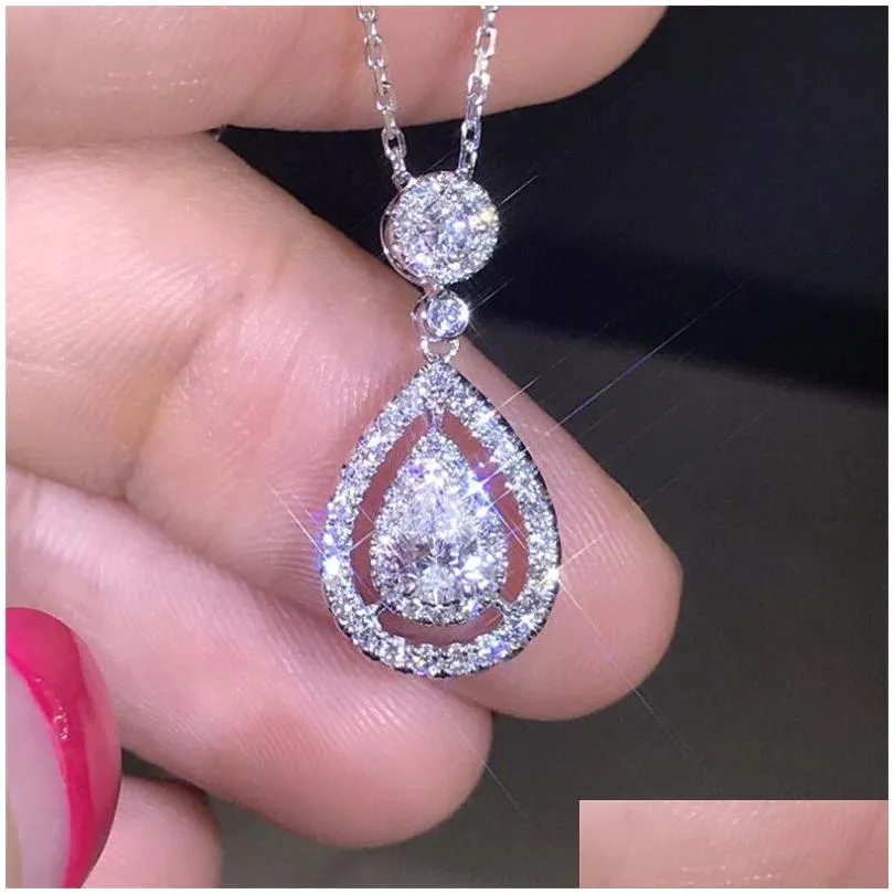 Hänghalsband Nya Victoria mousserande lyxsmycken 925 Sterling Sier Rose Gold Fill Drop Water White Topaz Pear Cz Diamond Women Otgkp