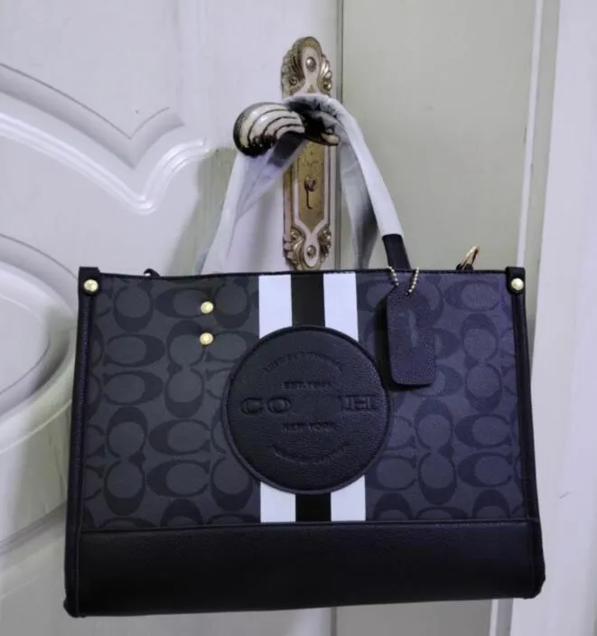 Luxury Designer Bag Classic Senaste kvinnor axelväskor handväska pu bokstäver kvinnor över kroppen handväskor c00422