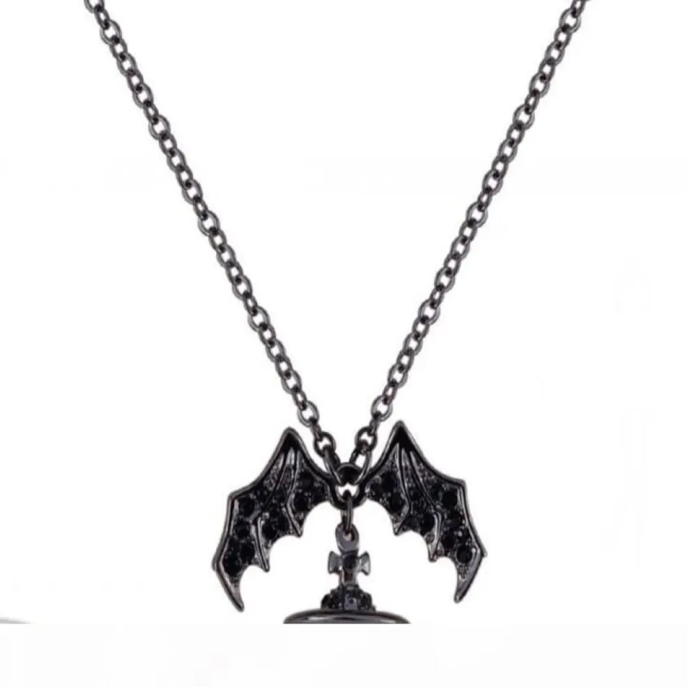 Queen Mother Demon Evil Titanium Black Wings Diamond Saturn Necklace Super Cool Punk Bat2501