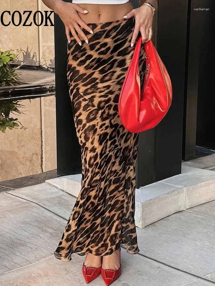 Юбки Cozok Vintage Leopard Print Женщины Сексуальная стройная пакет бедра с низкой талией длинная юбка Элегантная офисная леди уличная одежда 2024 Лето