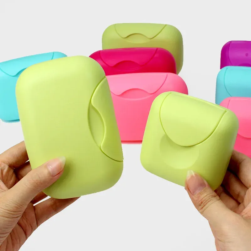 Zet 1 stks draagbare zeepgerechten Soap Container Badkamer Travel Huis Plastic Soap Doos met Cover Small/Big Maten Candy Color