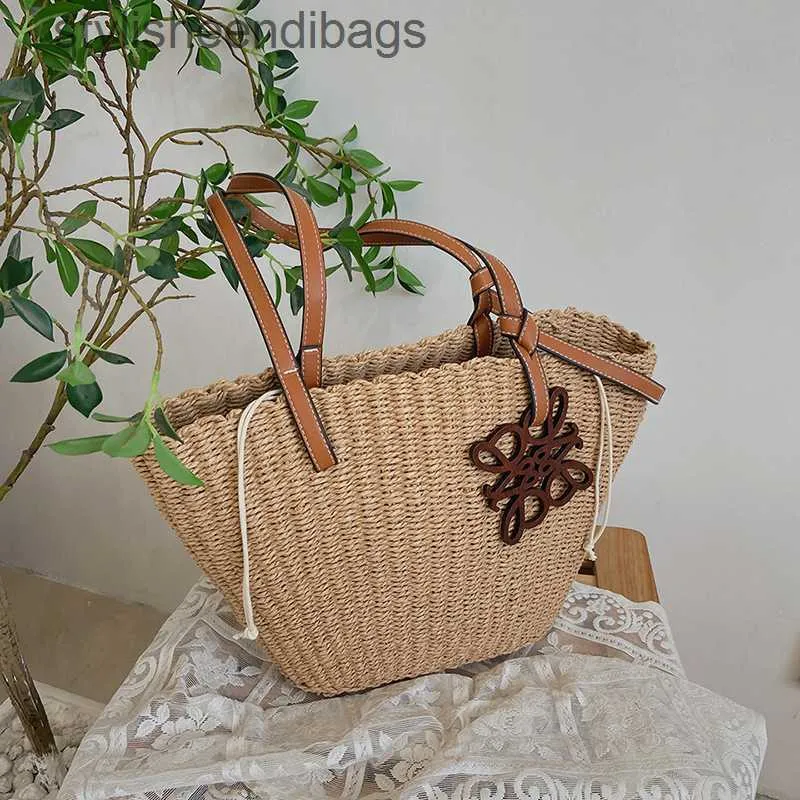 Designväska kvinnors sommaranagram broderad halmkorg handväska vävd bikupa form väska kohud axel väska stylisheendibags