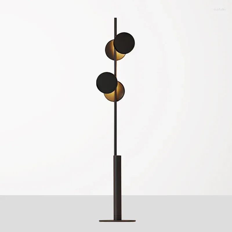 Vloerlampen Noordelijke retro post moderne bronzen lamp eenvoudige woonkamer led slaapkamer verticale creatief