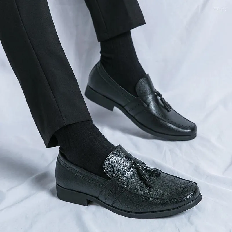 Sıradan Ayakkabı 2024 Yaz Erkekler Rahat Loafers Yumuşak Işık Düz Mokasins Hombre Püskül Açık Sürüş Slip-On Katırlar Pea