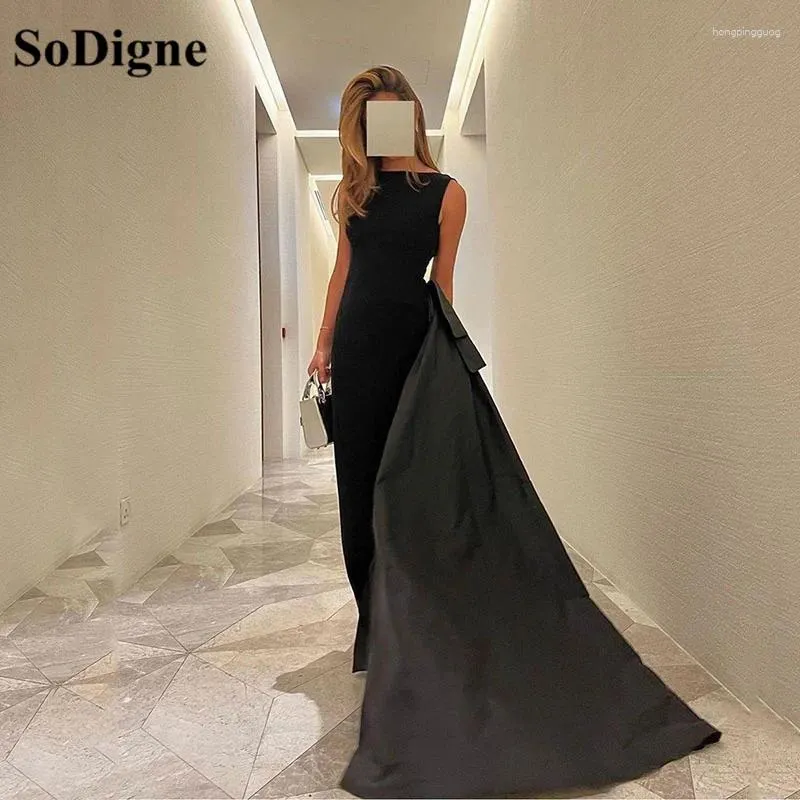 Vestidos de festa Sodigne Black Setin Mermaid Prom com destacável trem de trem com mangas de trem