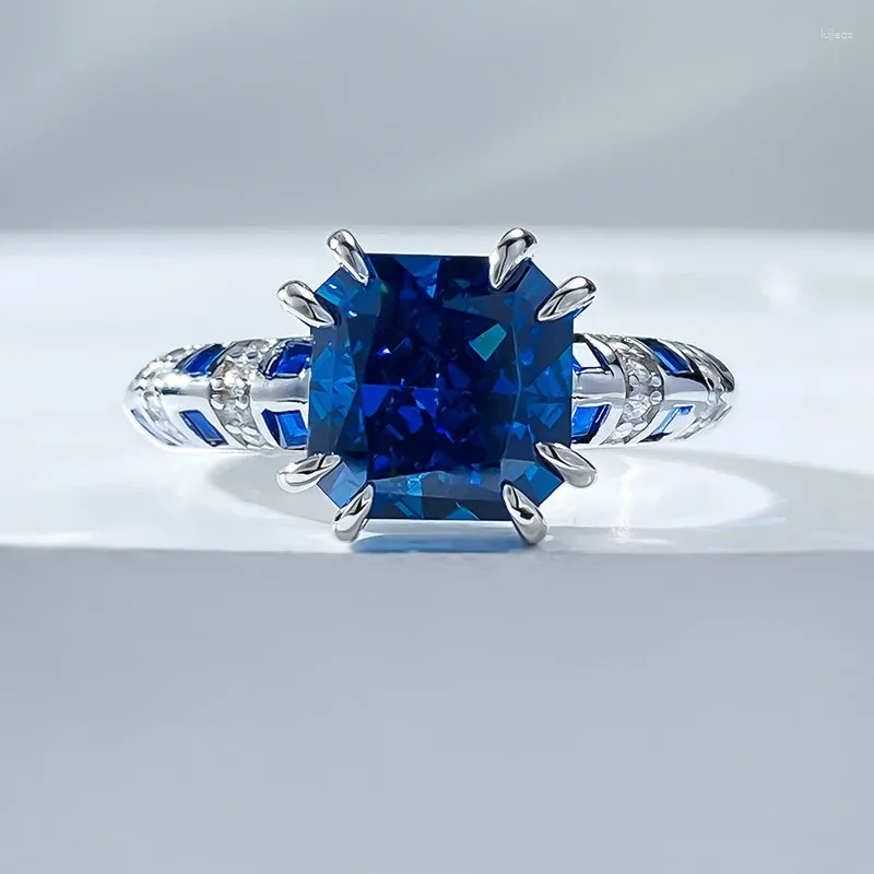 Bagues de cluster S925 Silver 8 8m Royal Blue Square High Carbon Diamond Ring simulé pour les femmes en Europe et en Amérique