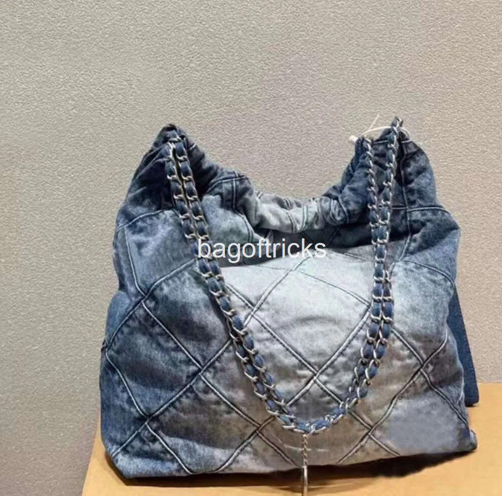 Cosmetic Bags Cases Luxury Brand CC Denim Shoulder Classic Jean Shopping Totes 22 Bag With Purses Inside Silver Chain Hardware 2024 New Casual Handbags