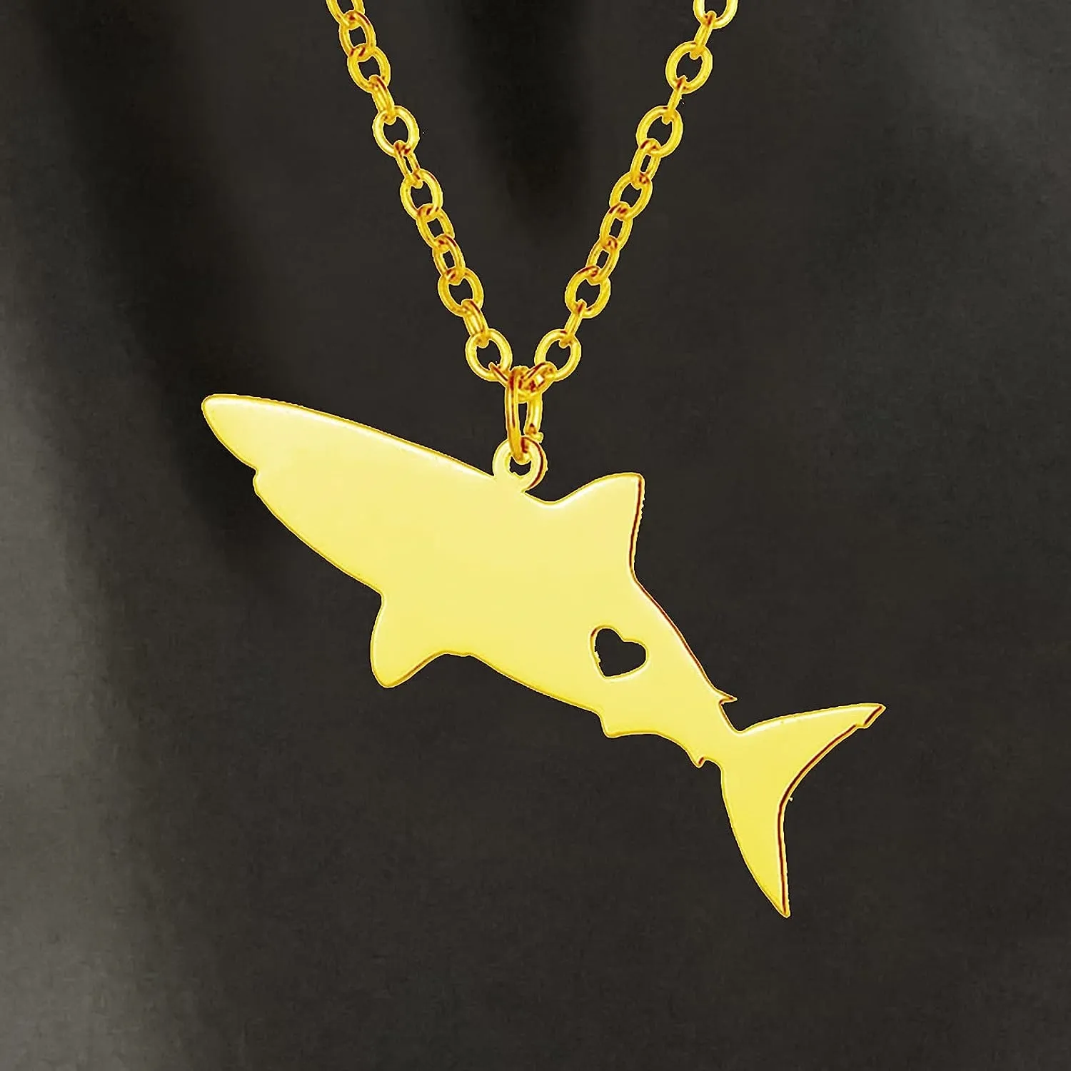 Cute Tiny Fish White Shark Whale Necklace with Heart Small Ray Cetacean Chain Stainless Steel Pendant Clavicle Collar Choker Sea Ocean Aquatic Marine Life Jewelry