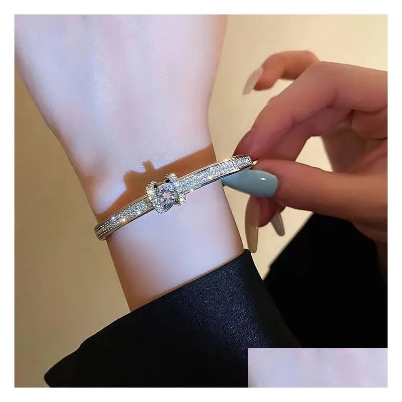 Bangle S Diseñadores Diseñadores Joyas de encanto Mujeres de alta calidad Pulsera de diamantes de alto sentido Temperamento de celebridades Joyas versátiles DHJ8U