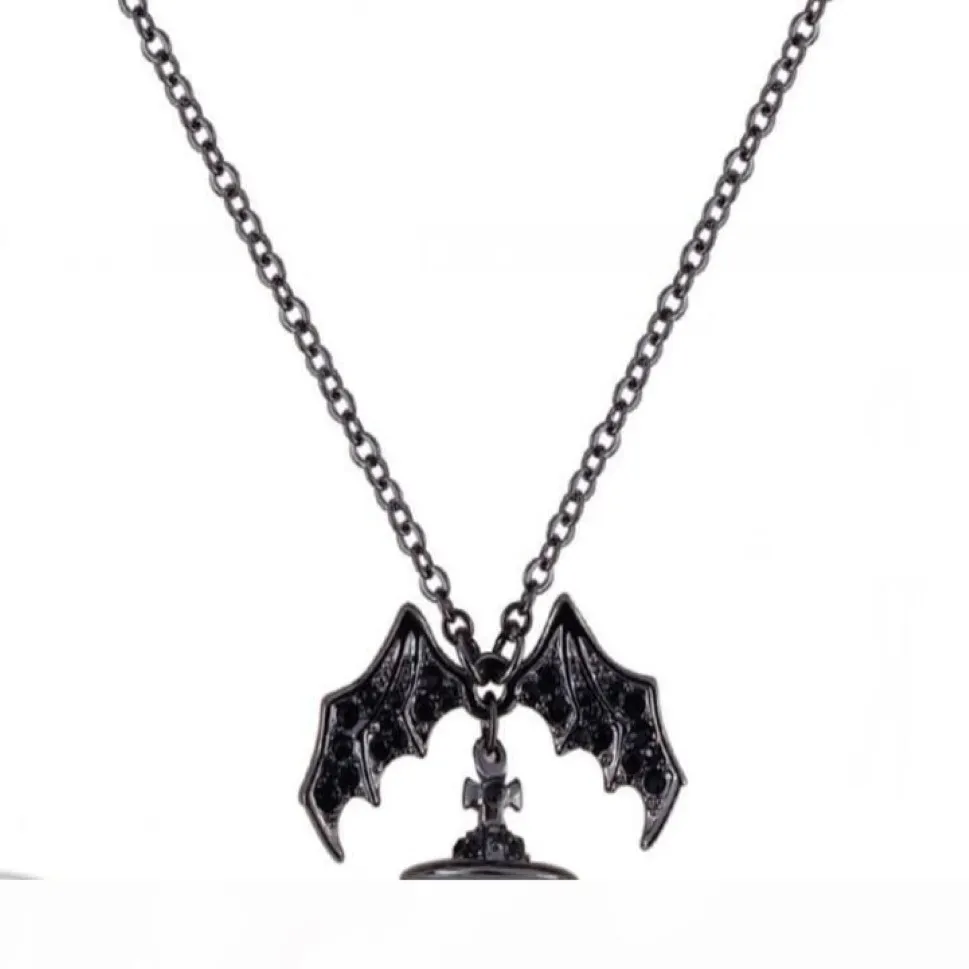 Drottning Moder Demon Evil Titanium Black Wings Diamond Saturn Necklace Super Cool Punk Bat216J