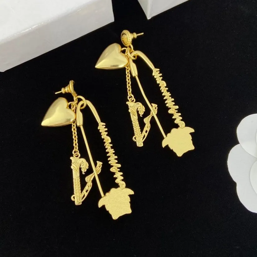 Women Hoop Coldings Designer Jewelry Domens Fashion Street Fashion Gold Heart Ear Studs Akcesoria dla kobiet D2210208F276A