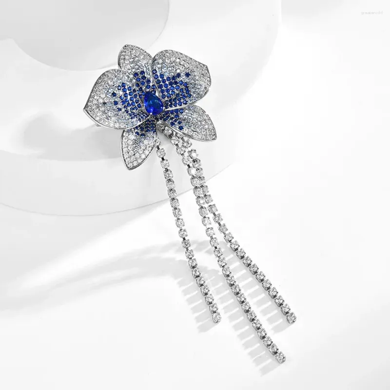 Broszki lśniący luksusowy kryształowy niebieski kwiat broszka dla kobiet Temperament długie frędzle retro żeńska biżuteria na bankiety żeńskie