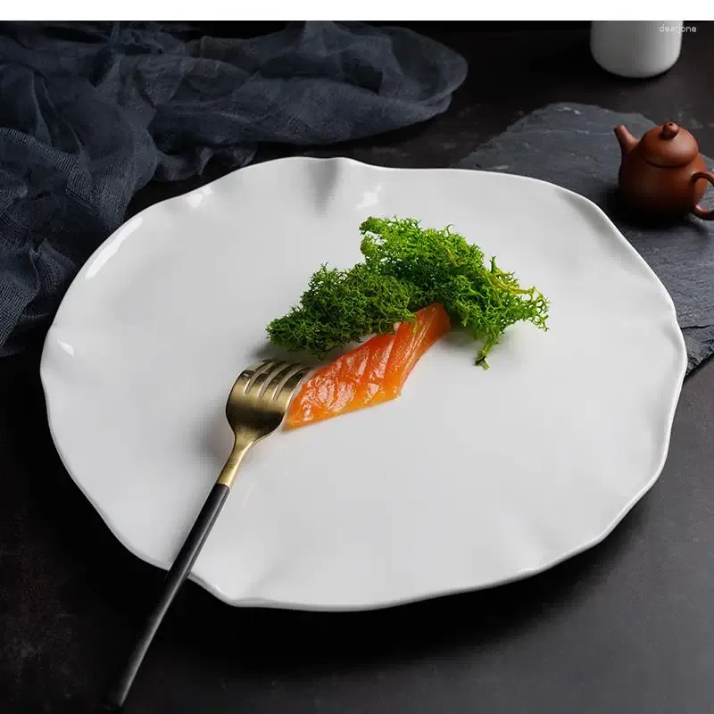 Plates 12 Inch White Ceramic Dinner Plate Western Steak Household Dish Special-shaped Lace Round Tableware Restaurant