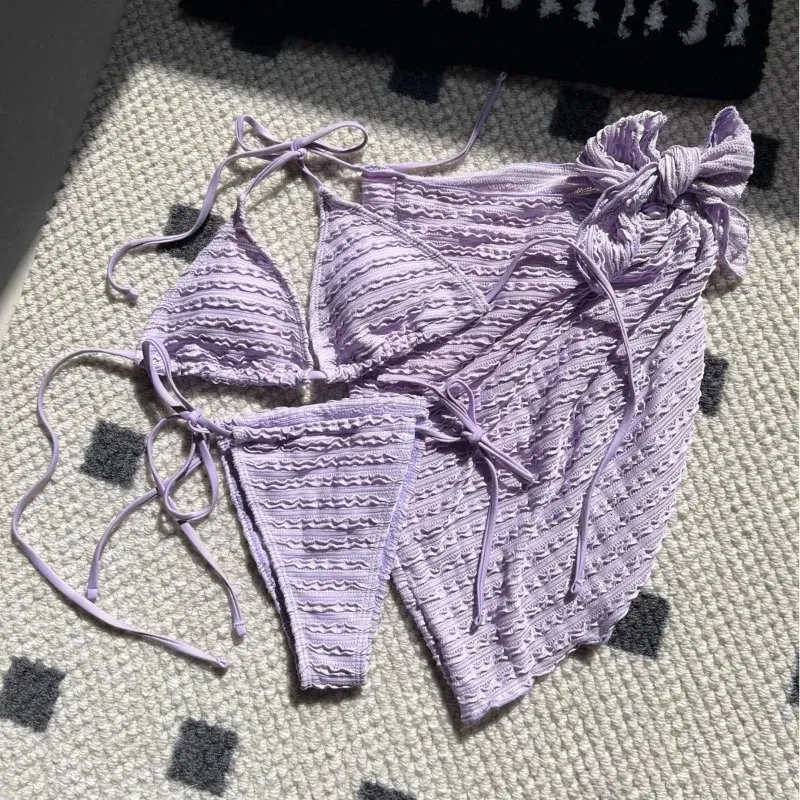 Bikini à cordes de triangle licou à 3 pièces avec des femmes avec une jupe de plage set 240418