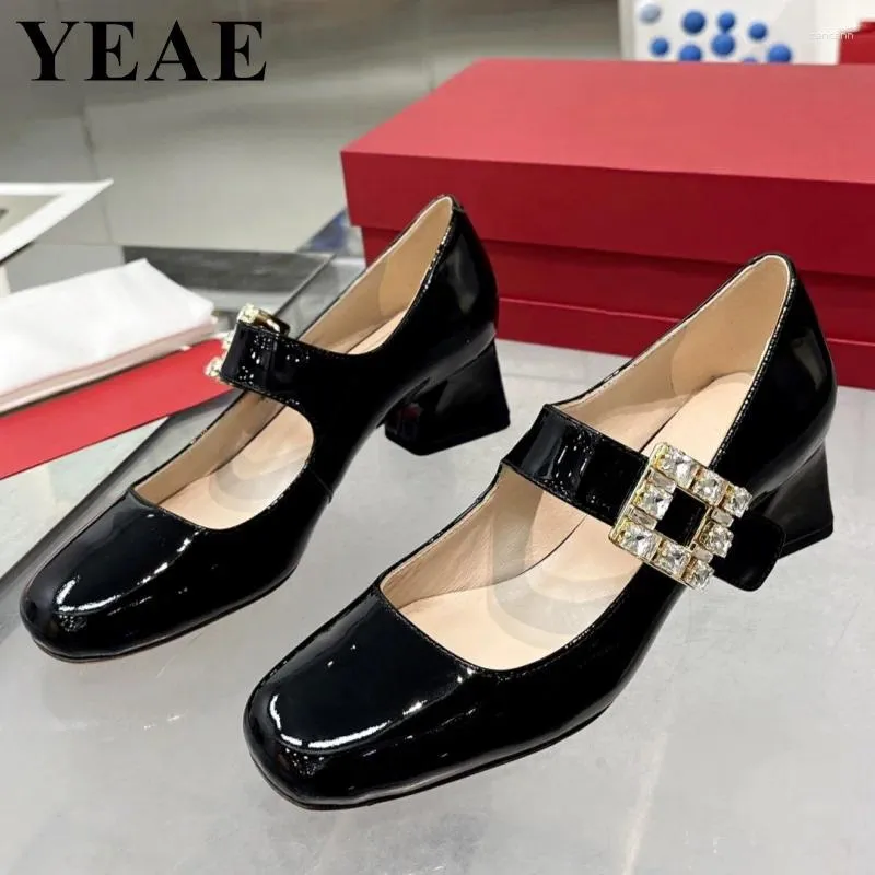 Dress Shoes 2024 Luxury Designer Rhinestone Buckle Mary Janes Women Patent Leather Thick Heel Pumps Ladies Red Party Bridal Wedding