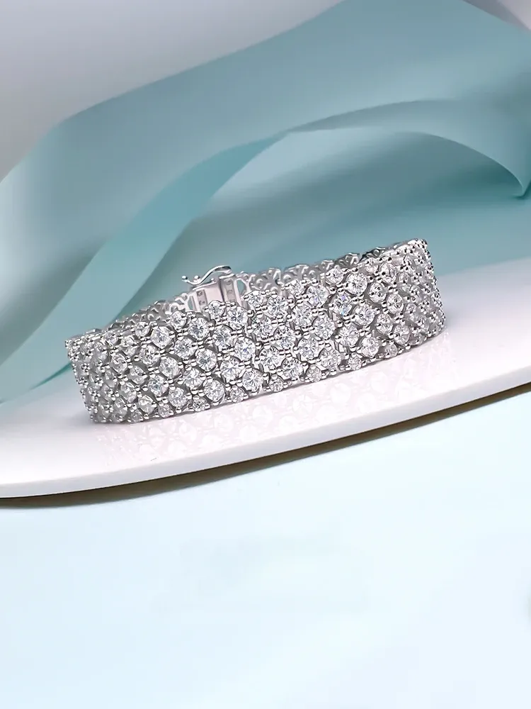 가닥 유럽 및 미국 럭셔리 925 실버 새 브레이슬릿 소형 디자인 기질 높은 감각 연회 탄소 다이아몬드