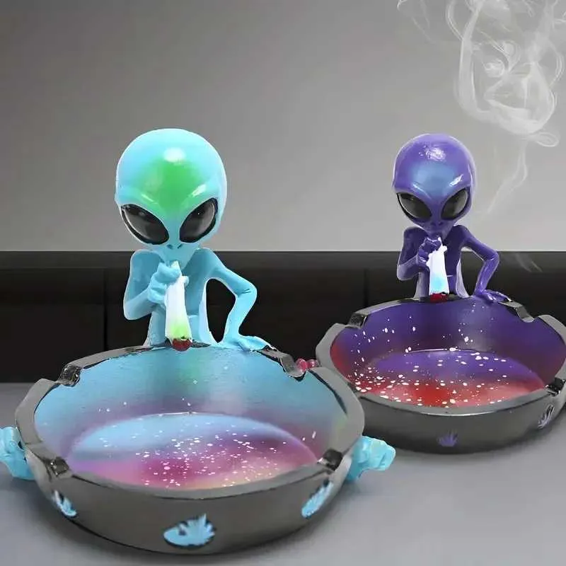 Ashtrays ALIEN Decoration tabletop ashtray resin hiphop Container Retro Vintage Home Office Bar Ornament Crafts Man smoking accessories T240422