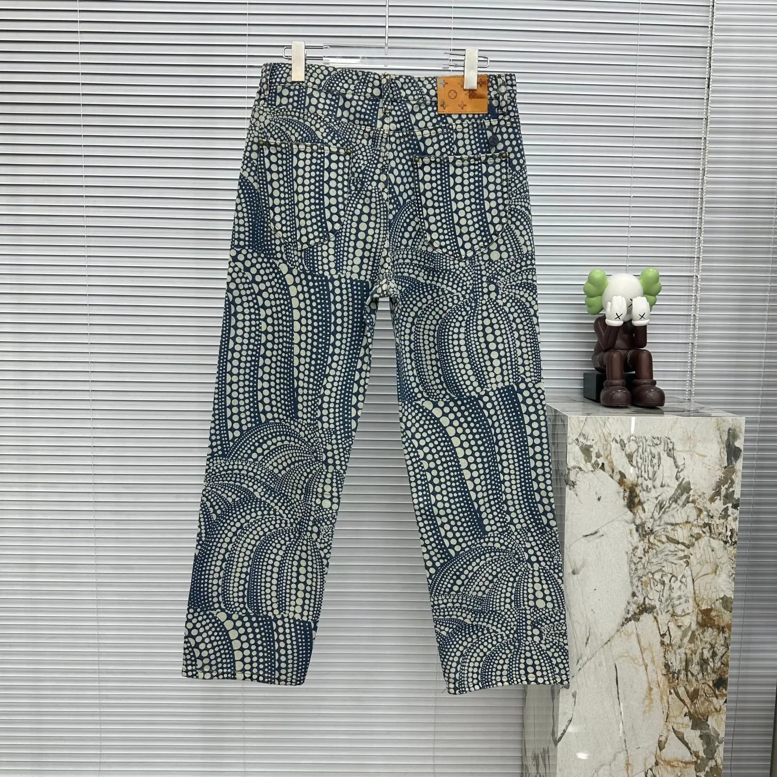 Luxury Mens Jeans Designer High Street Floral Blue Jeans L Beach Outdoor Denim Pants V Mid Rise Pants