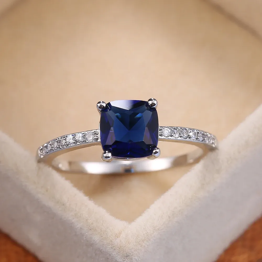 Banden Huitan Blue Series Dames Ring 4 Kleur Beschikbare verlovingsring Sieraden Slif Geplate eenvoudige trouwring Verjaardag cadeau