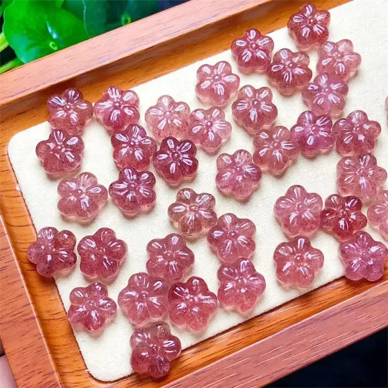 Charms 10st Natural Strawberry Quartz Flower Carving Mineral Stone Crystal Figurine Healing Quartz Reiki Söt festival Gift 13mm